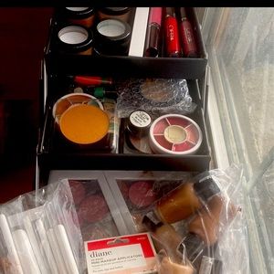 OFRA PROFESSIONAL MAKE-UP KIT WITH LOCK BOX